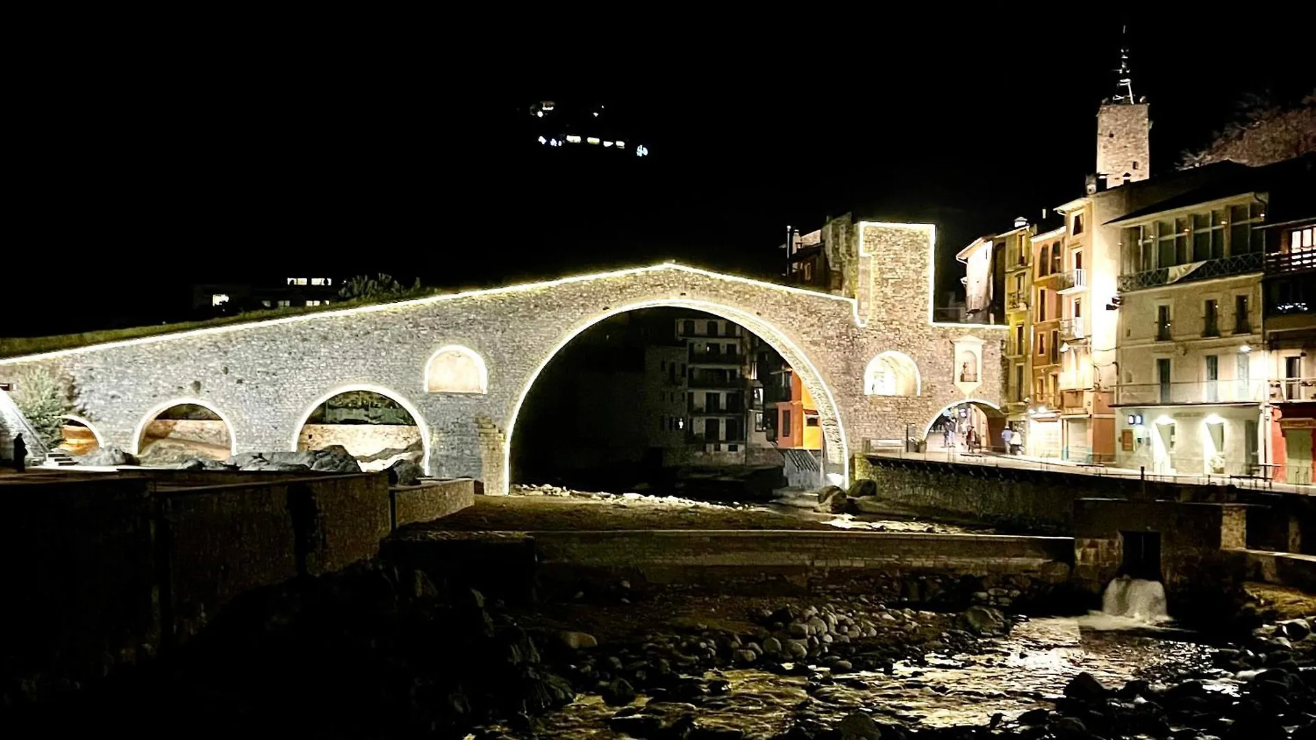 Apartamento Colgante Al Rio Con Vistas Al Puente Camprodon